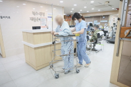 김태완 병원장, 100세 초고령 환자 고관절 수술 성공